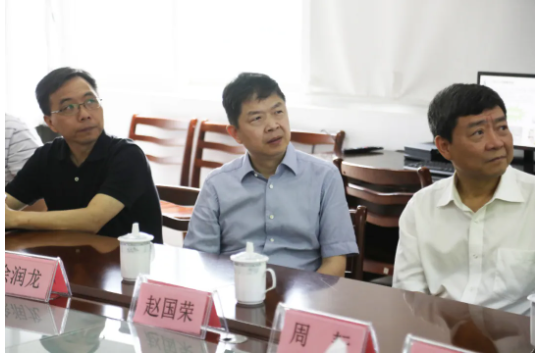 6月4日，省市场监管局党委委员、副局长，省药品监管局党组书记、局长徐润龙带队来公司开展“三服务”活动